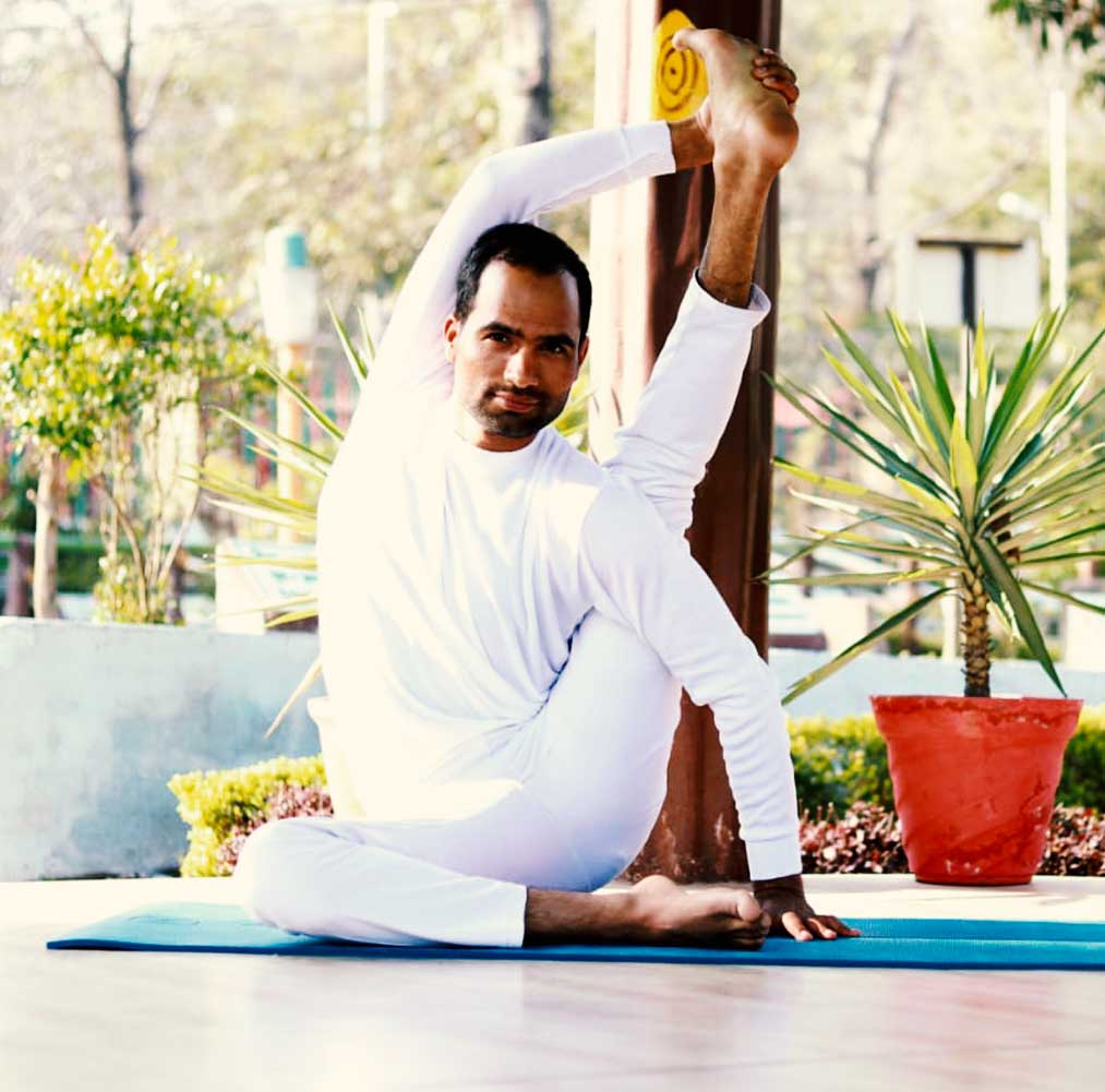 Meditation & Kundalini Yoga Teacher Mr. Mandeep Bhatt
